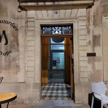 Appartamento Un Nid Sur Les Toits Face Au Palais Des Papes Avignone Esterno foto